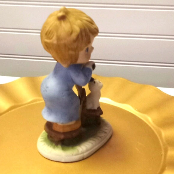VTG- Royal Crown Child Photographer with Kitten Figurine - Picture 7 of 10